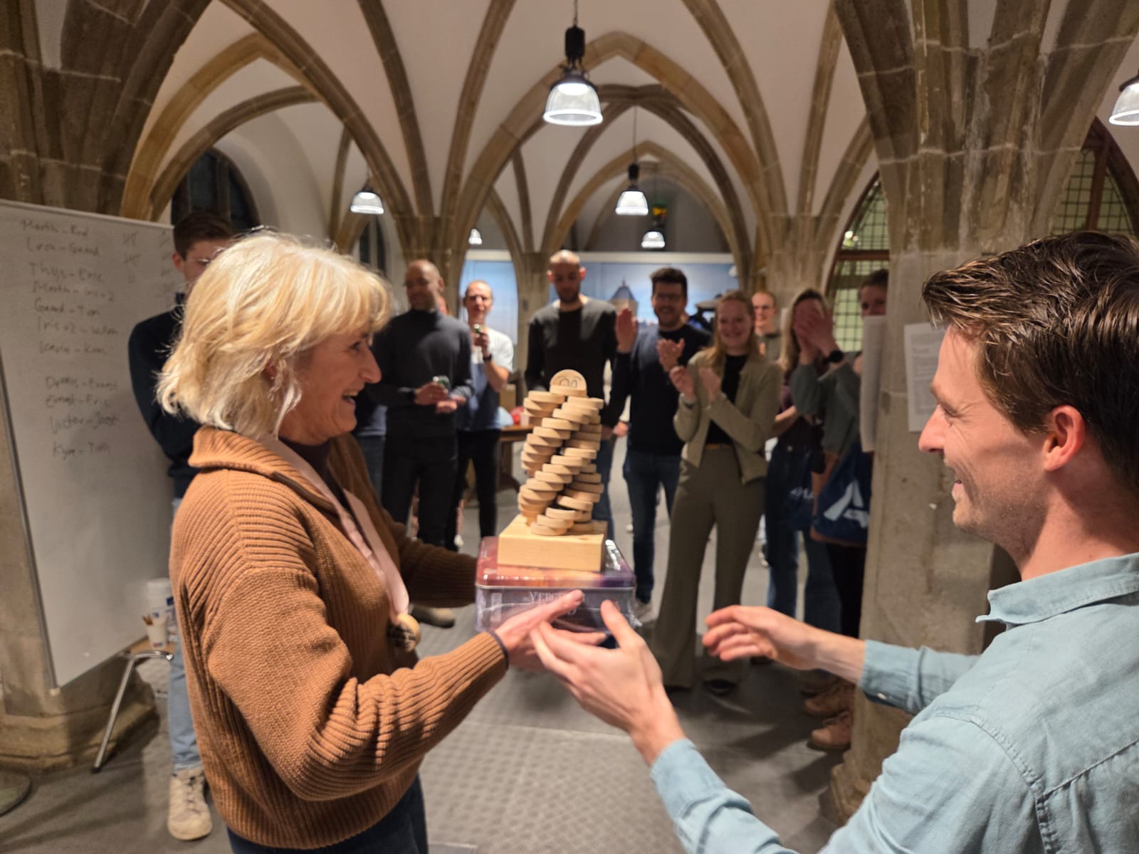 Aan de bak bij het Groenewoud Sjoelkampioenschap